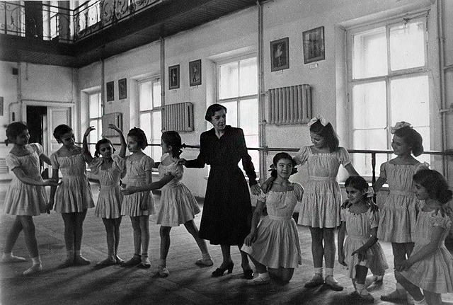 Vaganova with her students in the Academy