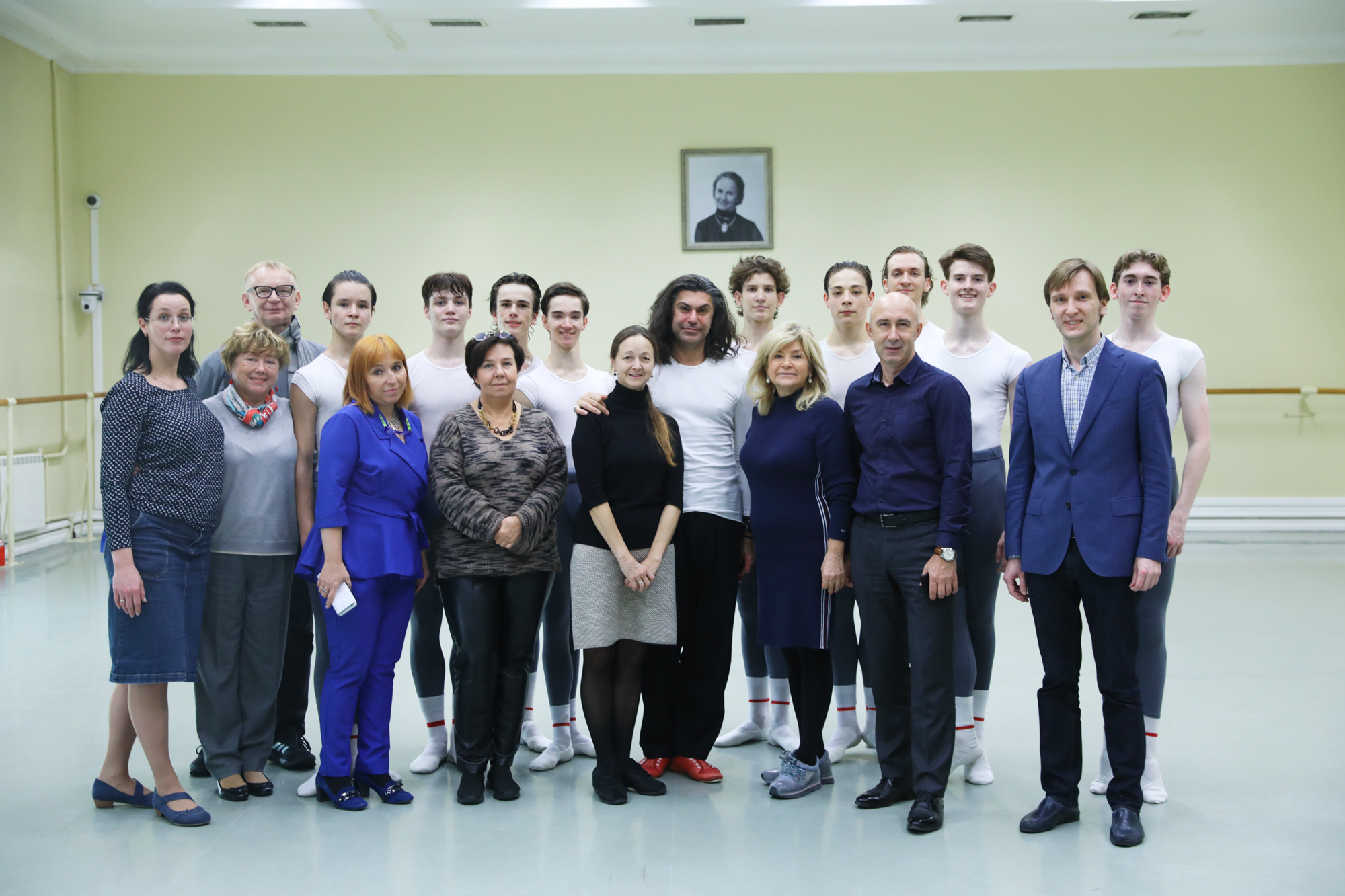 Сотрудники и студенты поздравили Н.М. Цискаридзе